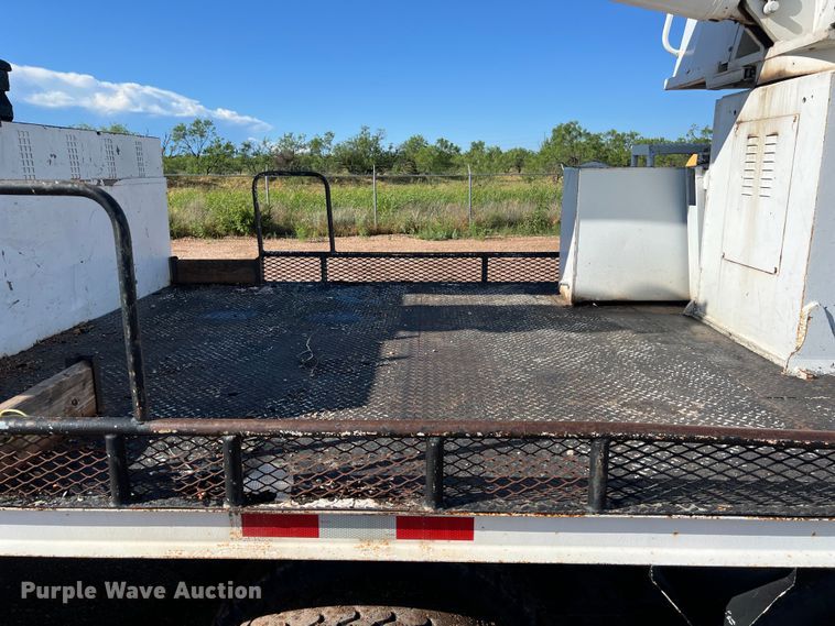 image for item DS3086 2006 International 7400 digger derrick truck