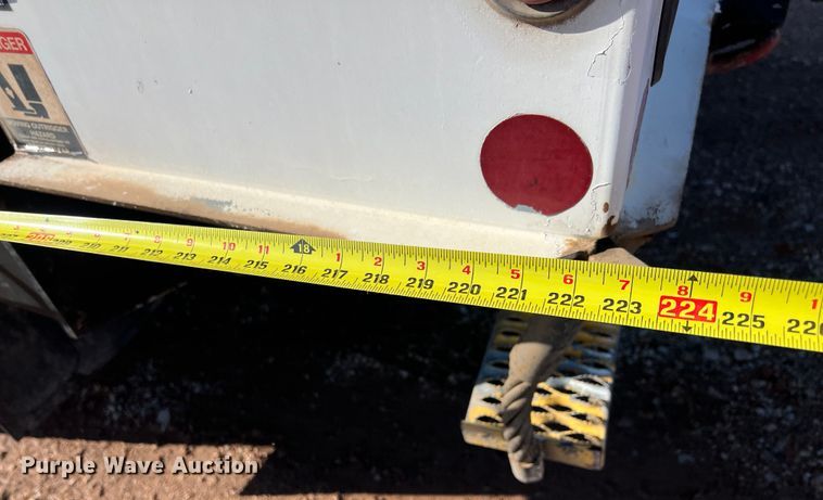 image for item DS3086 2006 International 7400 digger derrick truck