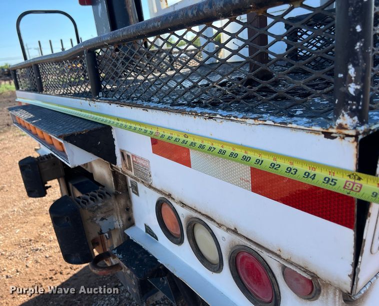 image for item DS3086 2006 International 7400 digger derrick truck