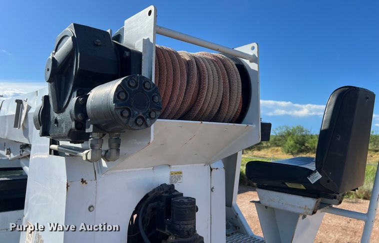 image for item DS3086 2006 International 7400 digger derrick truck