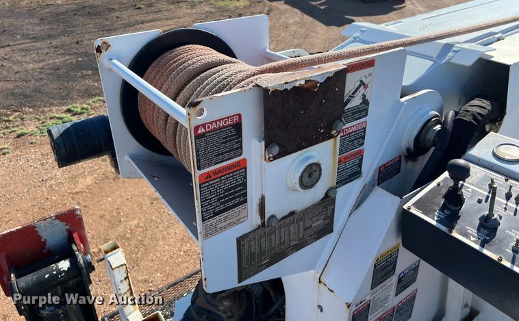 image for item DS3086 2006 International 7400 digger derrick truck