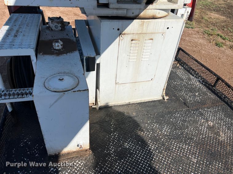 image for item DS3086 2006 International 7400 digger derrick truck