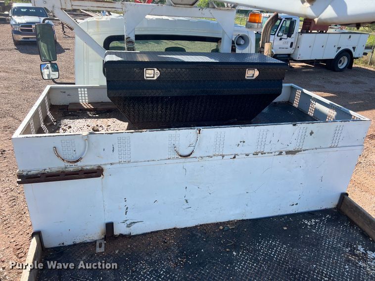 image for item DS3086 2006 International 7400 digger derrick truck