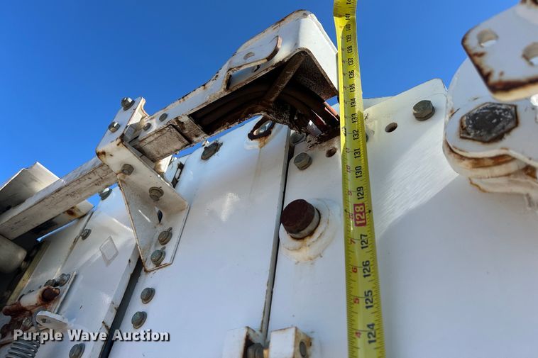 image for item DS3086 2006 International 7400 digger derrick truck