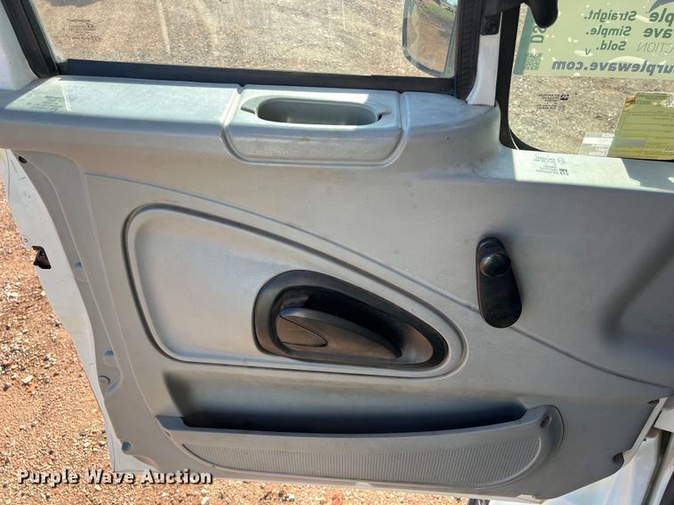 image for item DS3086 2006 International 7400 digger derrick truck