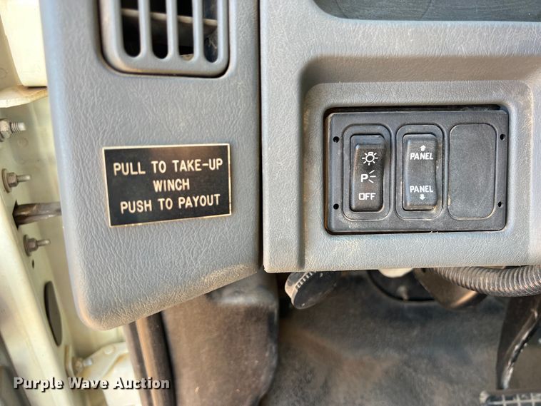 image for item DS3086 2006 International 7400 digger derrick truck