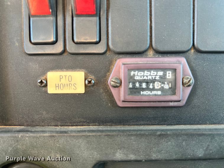 image for item DS3086 2006 International 7400 digger derrick truck