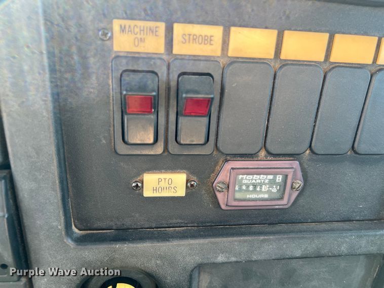 image for item DS3086 2006 International 7400 digger derrick truck