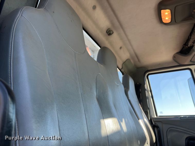 image for item DS3086 2006 International 7400 digger derrick truck