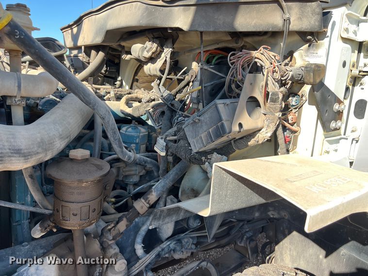 image for item DS3086 2006 International 7400 digger derrick truck