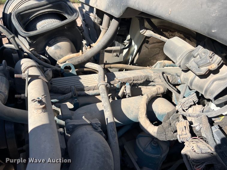 image for item DS3086 2006 International 7400 digger derrick truck