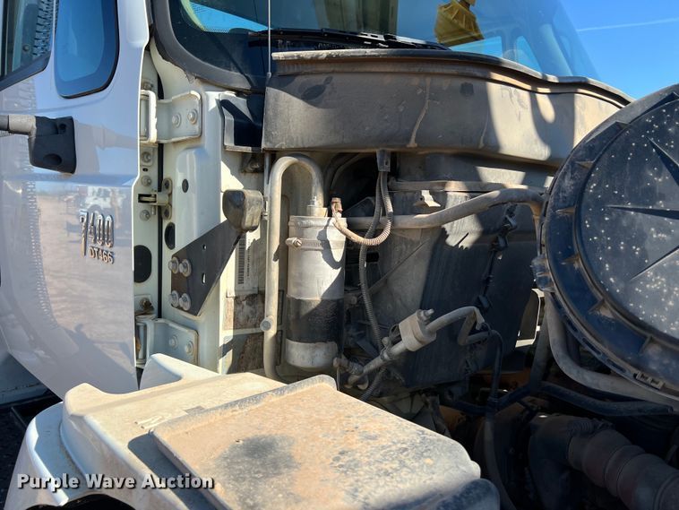 image for item DS3086 2006 International 7400 digger derrick truck