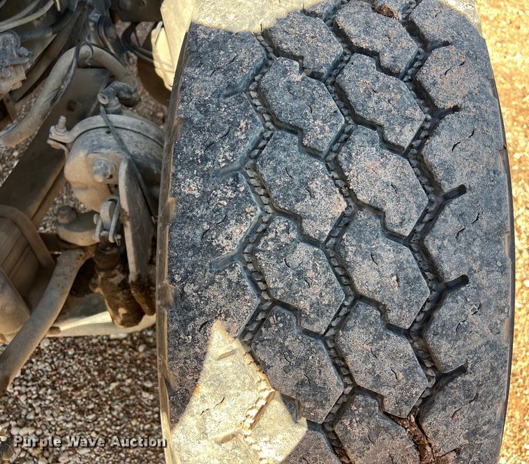 image for item DS3086 2006 International 7400 digger derrick truck