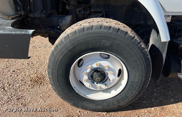 image for item DS3086 2006 International 7400 digger derrick truck