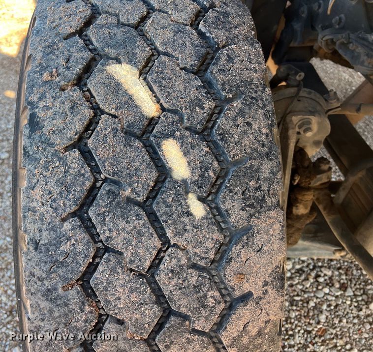 image for item DS3086 2006 International 7400 digger derrick truck