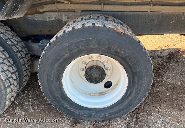 image for item DS3086 2006 International 7400 digger derrick truck