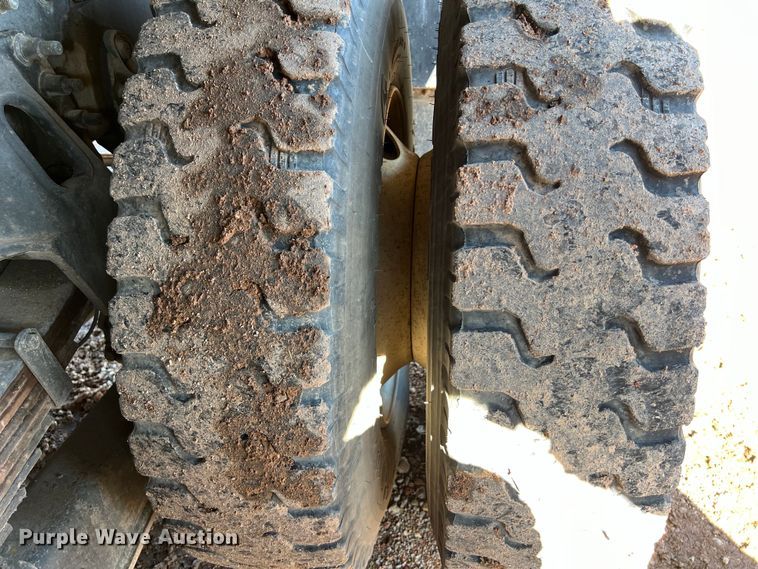 image for item DS3086 2006 International 7400 digger derrick truck