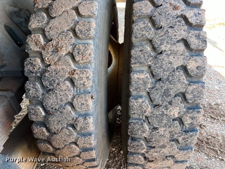 image for item DS3086 2006 International 7400 digger derrick truck