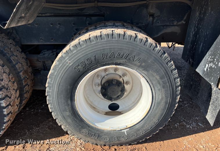 image for item DS3086 2006 International 7400 digger derrick truck