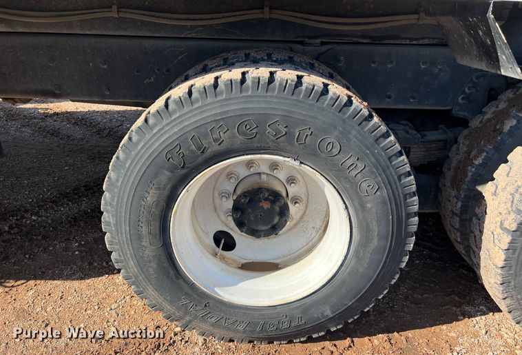 image for item DS3086 2006 International 7400 digger derrick truck