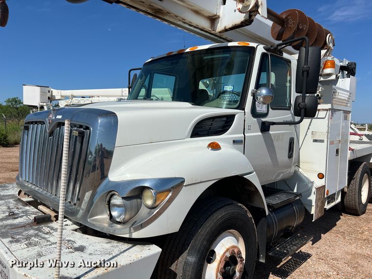 image for item DS3091 2008 International WorkStar 7400 digger derrick truck