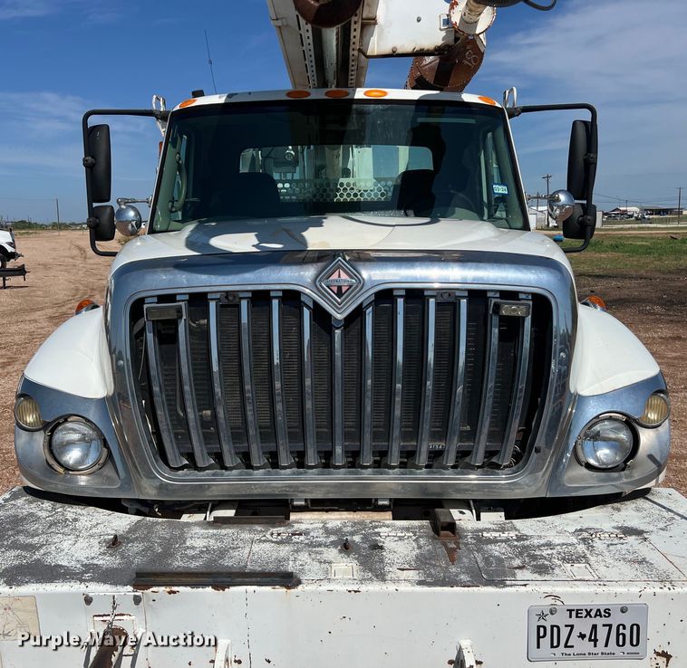 image for item DS3091 2008 International WorkStar 7400 digger derrick truck