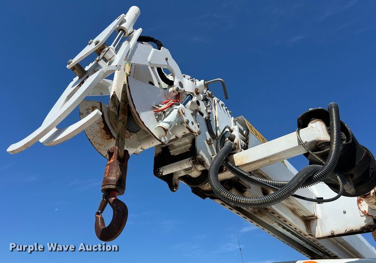 image for item DS3091 2008 International WorkStar 7400 digger derrick truck