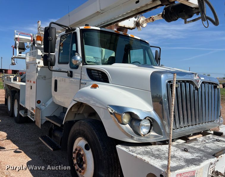 image for item DS3091 2008 International WorkStar 7400 digger derrick truck