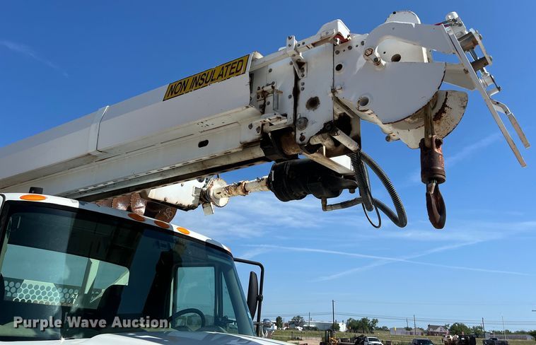 image for item DS3091 2008 International WorkStar 7400 digger derrick truck