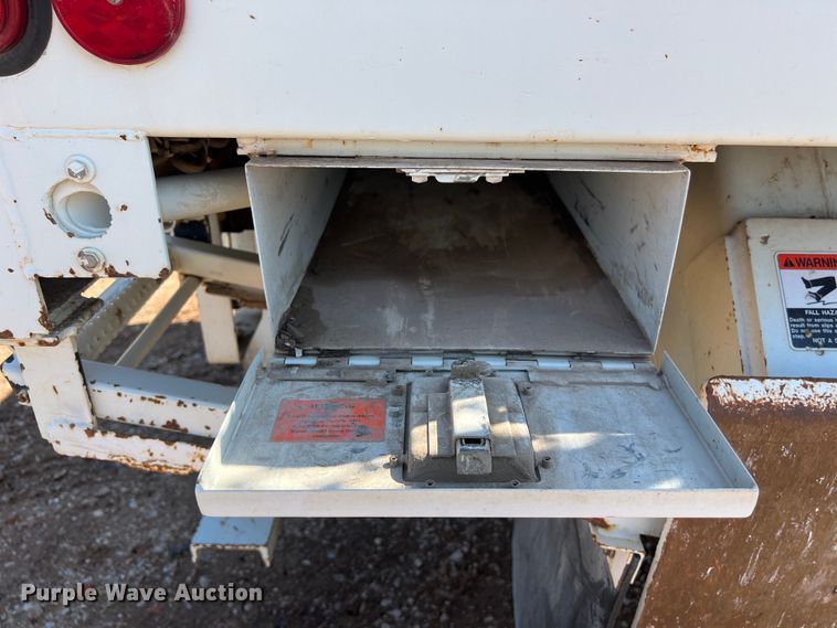 image for item DS3091 2008 International WorkStar 7400 digger derrick truck