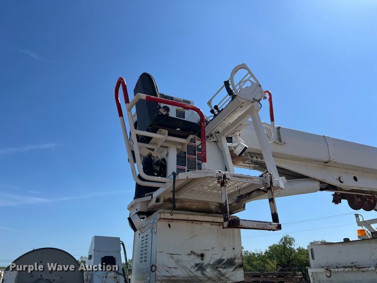 image for item DS3091 2008 International WorkStar 7400 digger derrick truck