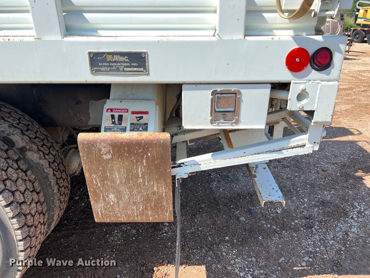 image for item DS3091 2008 International WorkStar 7400 digger derrick truck