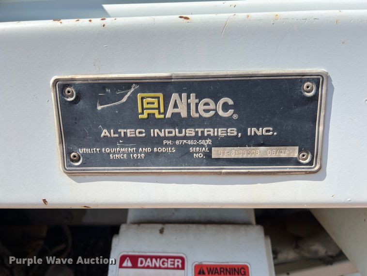 image for item DS3091 2008 International WorkStar 7400 digger derrick truck