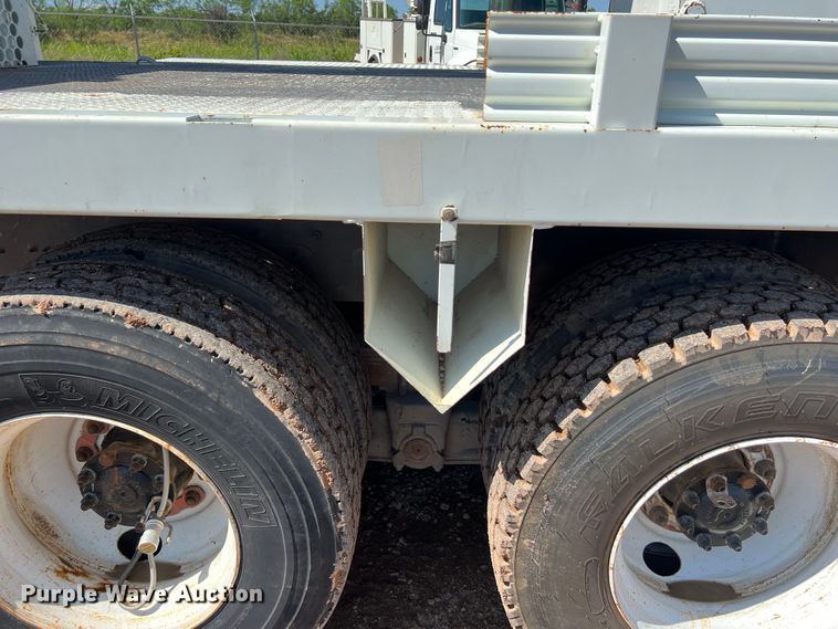 image for item DS3091 2008 International WorkStar 7400 digger derrick truck