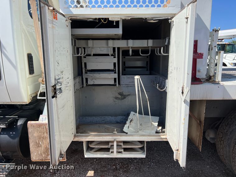 image for item DS3091 2008 International WorkStar 7400 digger derrick truck