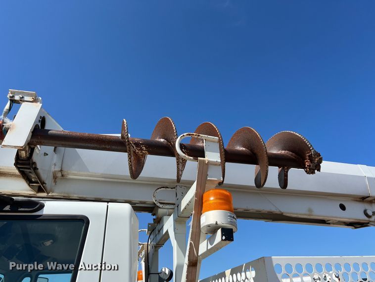 image for item DS3091 2008 International WorkStar 7400 digger derrick truck