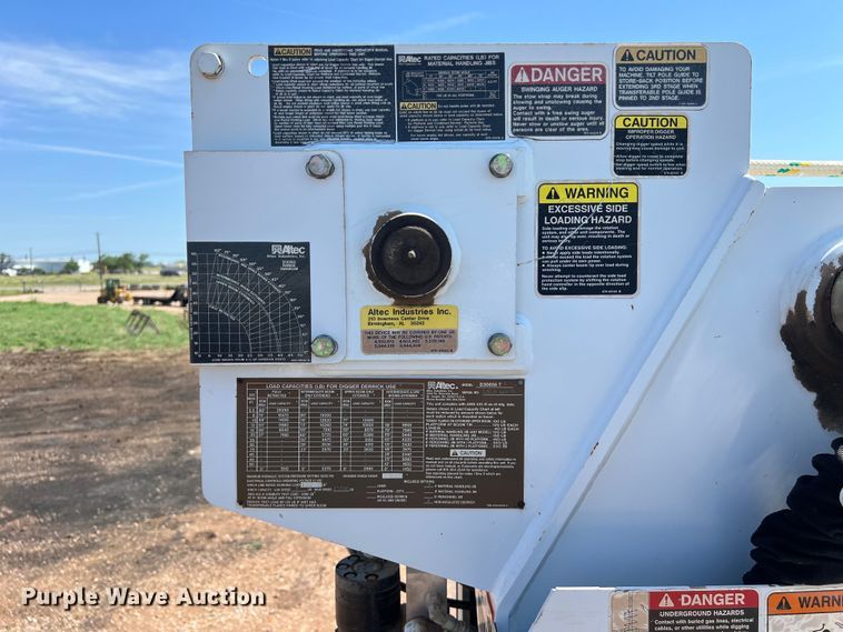 image for item DS3091 2008 International WorkStar 7400 digger derrick truck