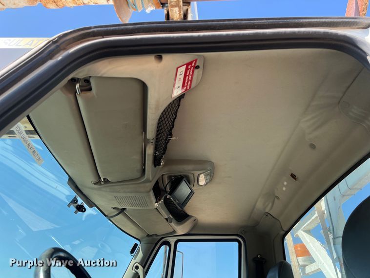 image for item DS3091 2008 International WorkStar 7400 digger derrick truck