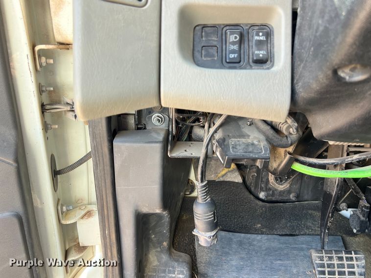 image for item DS3091 2008 International WorkStar 7400 digger derrick truck