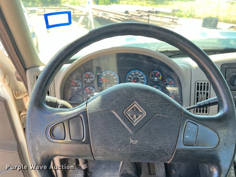 image for item DS3091 2008 International WorkStar 7400 digger derrick truck