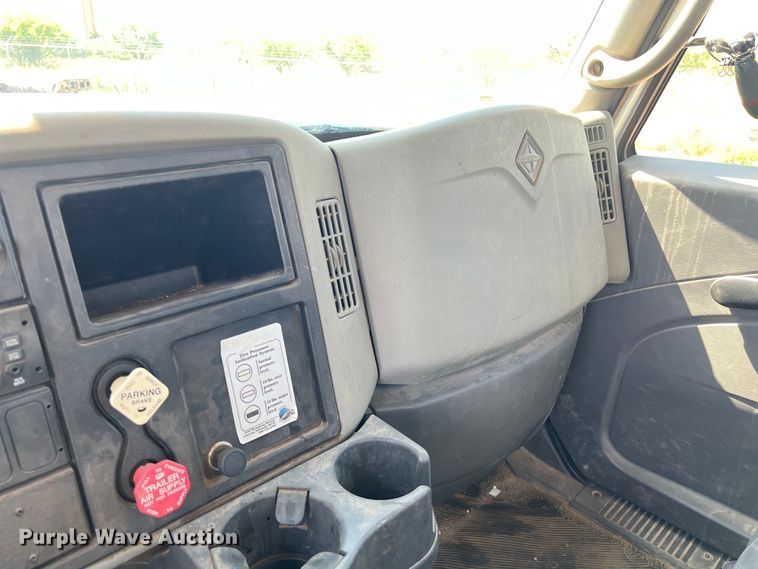 image for item DS3091 2008 International WorkStar 7400 digger derrick truck