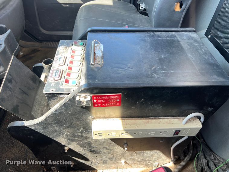 image for item DS3091 2008 International WorkStar 7400 digger derrick truck