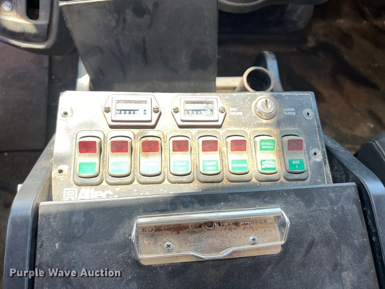 image for item DS3091 2008 International WorkStar 7400 digger derrick truck