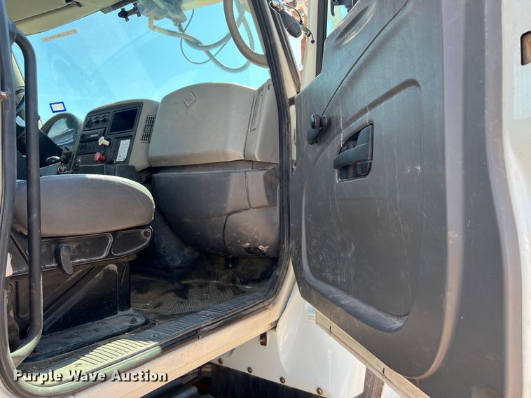 image for item DS3091 2008 International WorkStar 7400 digger derrick truck