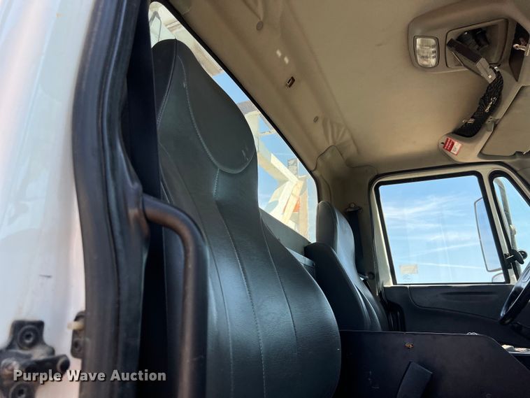 image for item DS3091 2008 International WorkStar 7400 digger derrick truck