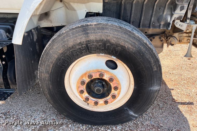 image for item DS3091 2008 International WorkStar 7400 digger derrick truck