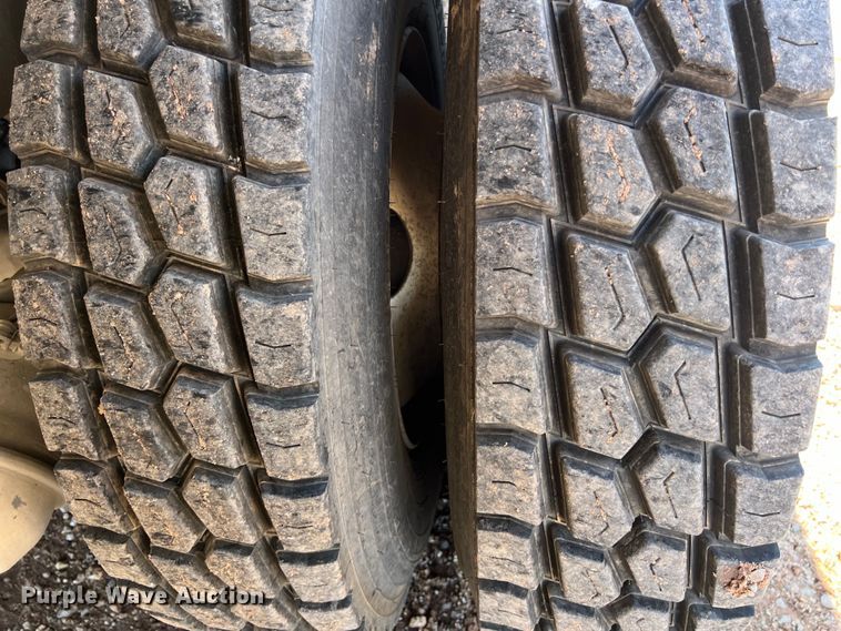 image for item DS3091 2008 International WorkStar 7400 digger derrick truck