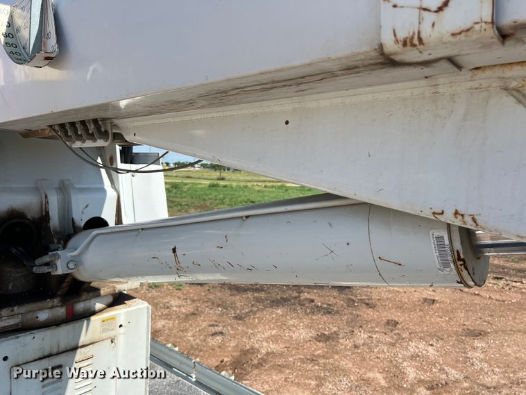 image for item DS3091 2008 International WorkStar 7400 digger derrick truck