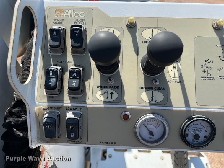 image for item DS3091 2008 International WorkStar 7400 digger derrick truck