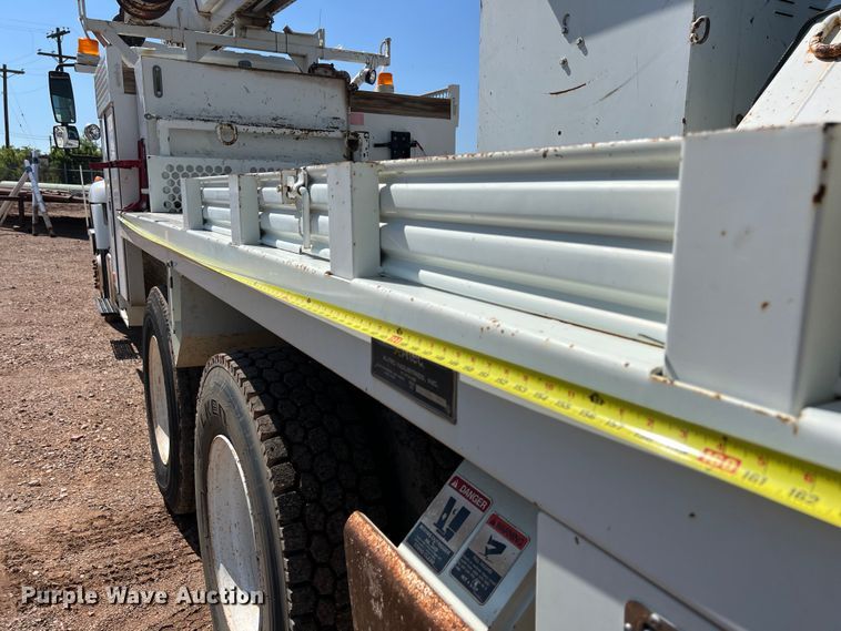 image for item DS3091 2008 International WorkStar 7400 digger derrick truck